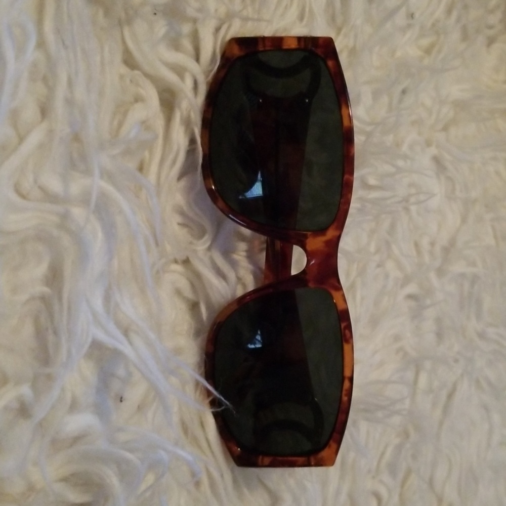 Chanel sunglasses - Picture 6 of 6